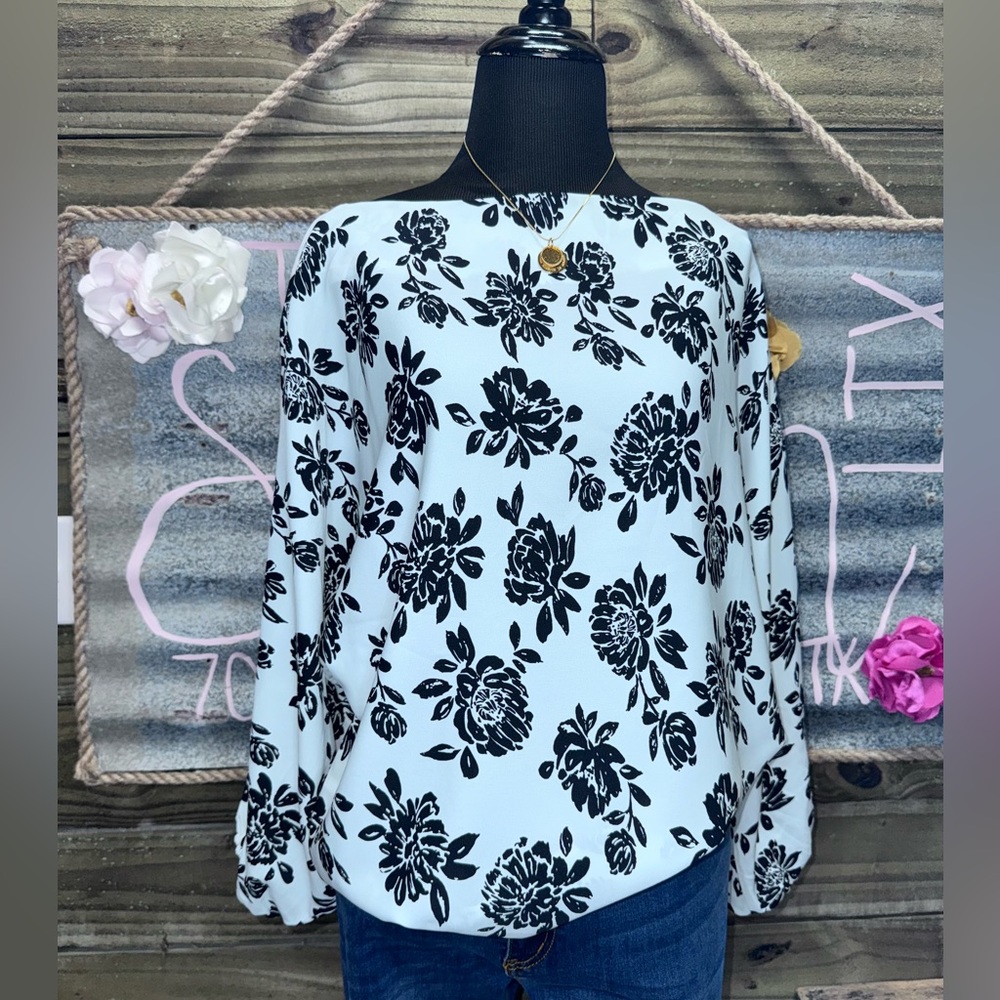 Boutique Brand White Floral Print off Shoulder Loose Fit Balloon Sleeve Blouse